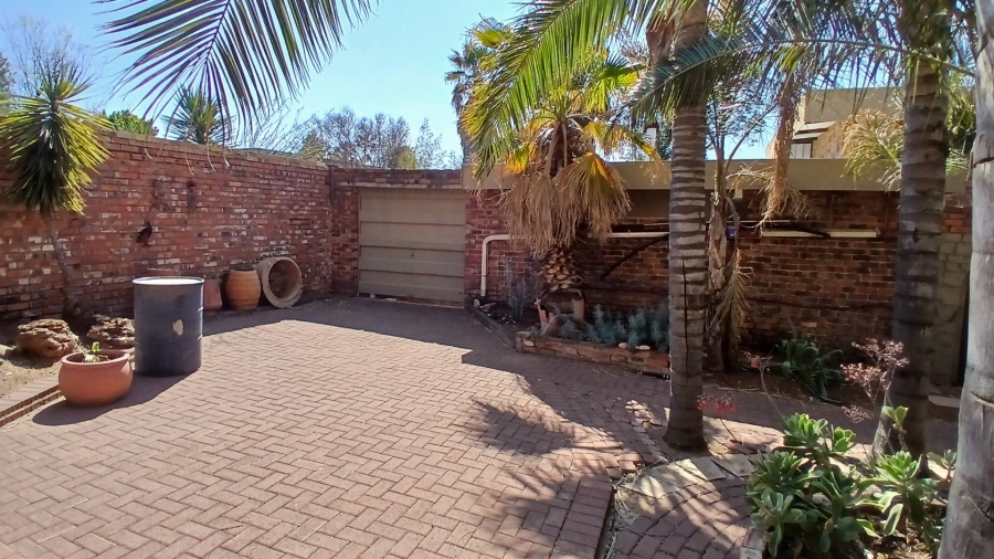 4 Bedroom Property for Sale in Fleurdal Free State